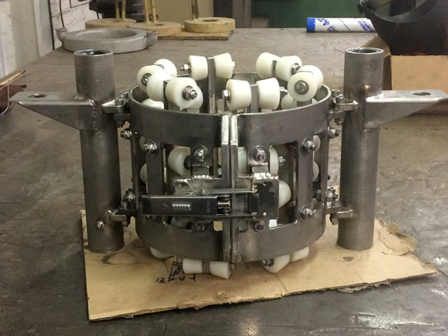 Schugi cage using cylindrical metal framing with a circle of short rollers inside the frame